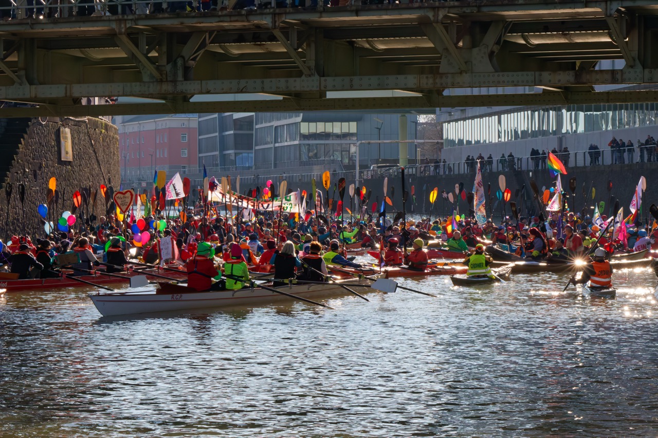 Erste Rhein-Demo in Köln: Ein voller Erfolg!